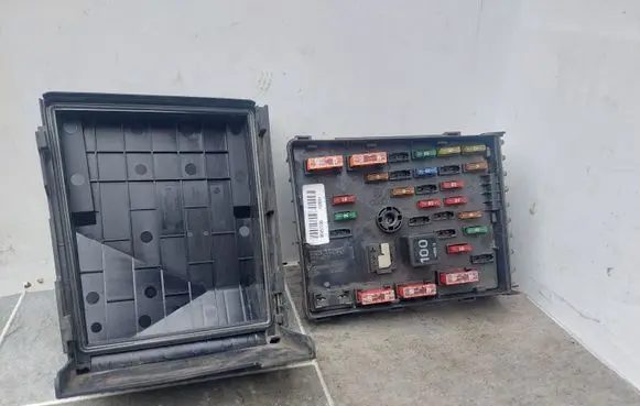 Volkswagen PASSAT B6 Fuse module 3C0937125