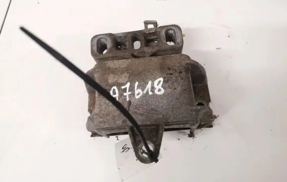 Volkswagen Golf IV Engine mount bracket 1j0199555