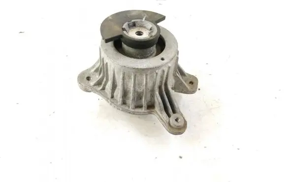 Mercedes-Benz C W205 Engine mount bracket 2052406717 A2052406717