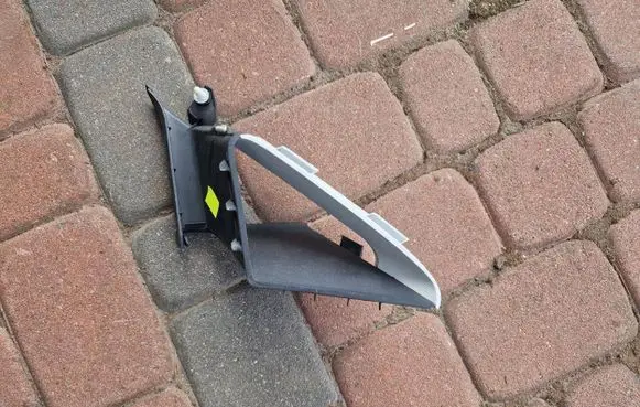 (A) pillar trim