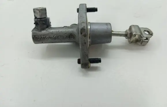 Honda CR-V Clutch slave cylinder 