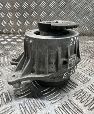 Engine mount bracket