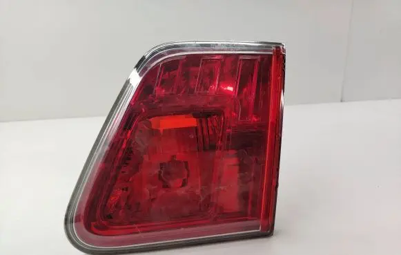 Toyota Avensis T270 Tailgate rear/tail lights
