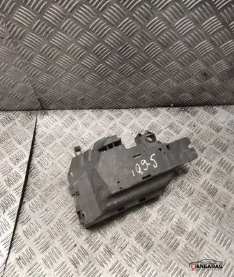 Volvo V70 Fuse box cover 9452547