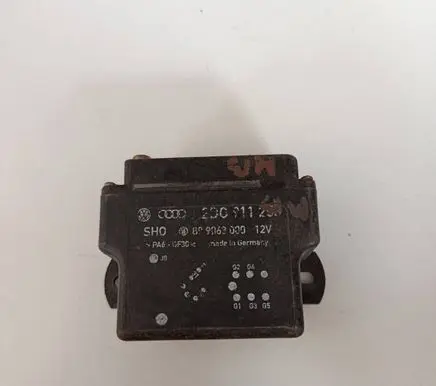 Volkswagen II LT Glow plug pre-heat relay 2D0911253 899063000