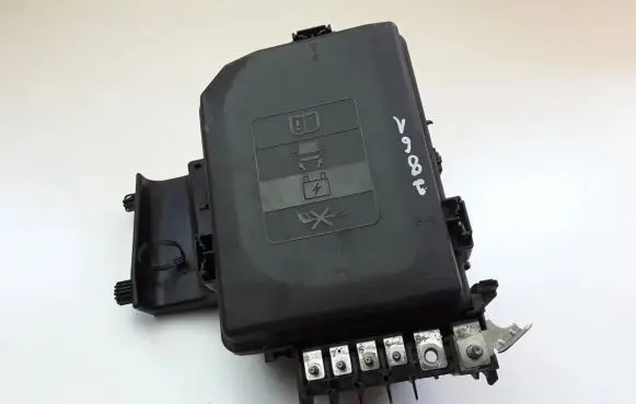 Opel Astra K Fuse module 39040859