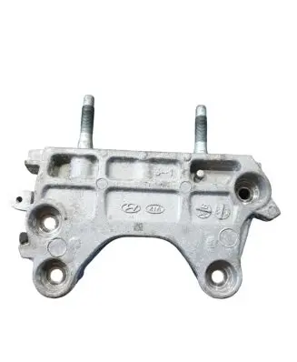 KIA Sportage Engine mounting bracket