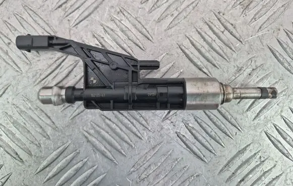 BMW 2 F45 Fuel injector 7639990