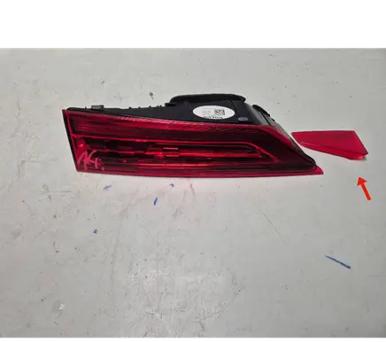 Tailgate rear/tail lights