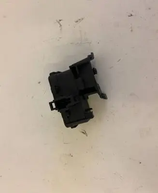 Volkswagen Touareg II Fuel tank cap lock motor 7P0810773