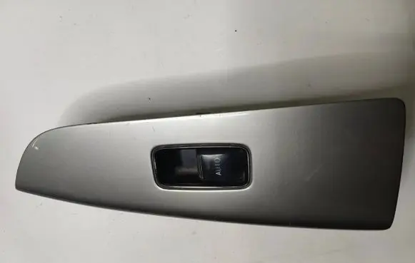 Toyota Land Cruiser (J120) Electric window control switch 8403060020 514882 E03