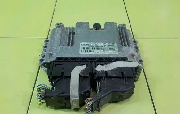 Ford Focus Engine control unit/module CV6112A650AME