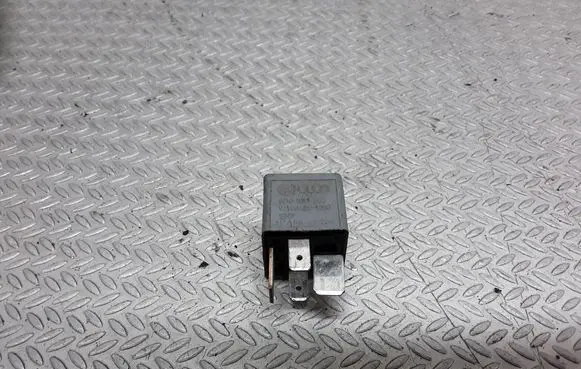 Volkswagen PASSAT B5 Other relay 8D0951253