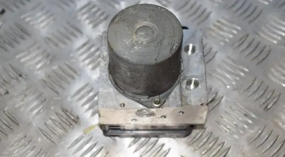 BMW 5 E60 E61 ABS Pump 6768646