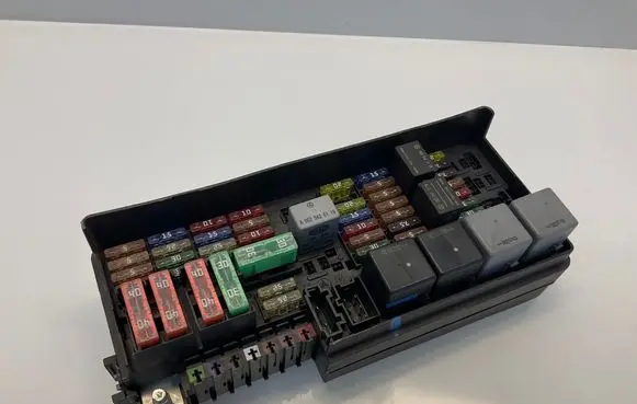 Mercedes-Benz ML W164 Fuse module A1645403372 13658525 5072426