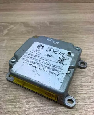 Volkswagen PASSAT B5 Airbag control unit/module 1J0909607 5WK4199