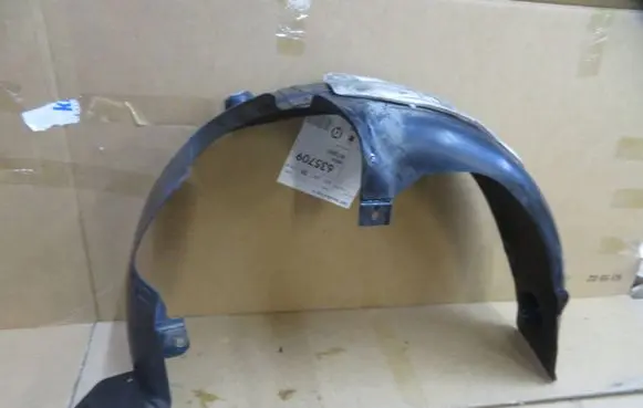Rear arch fender liner splash guards