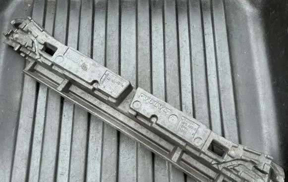 Volvo S90, V90 Front bumper foam support bar 31383241
