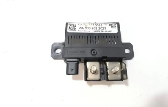 Mercedes-Benz C W204 Charging relay A0009822023 1110029