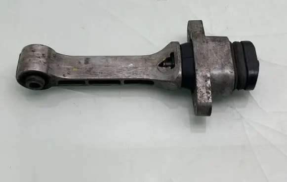 KIA Sorento Engine mount bracket 219572S000