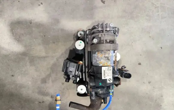 BMW 7 G11 G12 Air suspension compressor/pump 6861882 19412710 10R036089