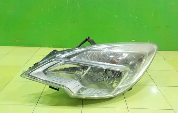 Opel Meriva B Headlight/headlamp 13253631