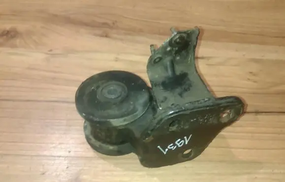 Mazda Xedos 6 Engine mount bracket