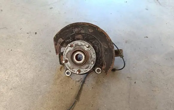 Nissan Qashqai Front wheel hub spindle knuckle