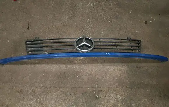 Mercedes-Benz Vito Viano W638 Front bumper upper radiator grill