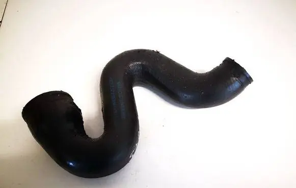 Volkswagen PASSAT B5 Intercooler hose/pipe 8d0145828c