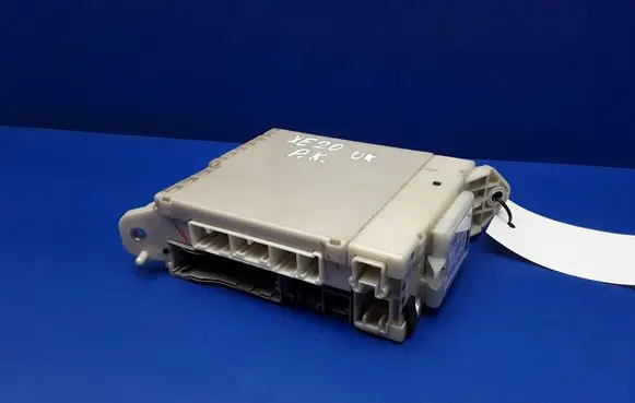Lexus IS 220D-250-350 Fuse module 8267253060 8273053050