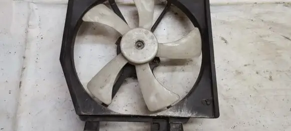 Radiator cooling fan shroud