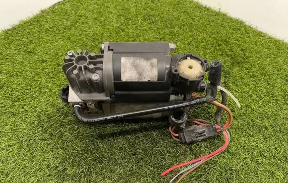 Mercedes-Benz CLS AMG C219 Air suspension compressor/pump A2113200304