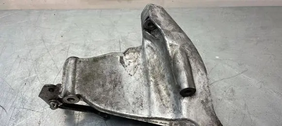 Volkswagen Crafter Engine mounting bracket 076199308