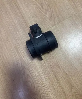 Volkswagen Golf V Mass air flow meter 0281002531 038906461 038906461B