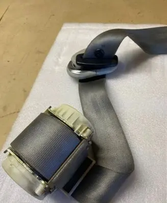 Middle seatbelt (rear)