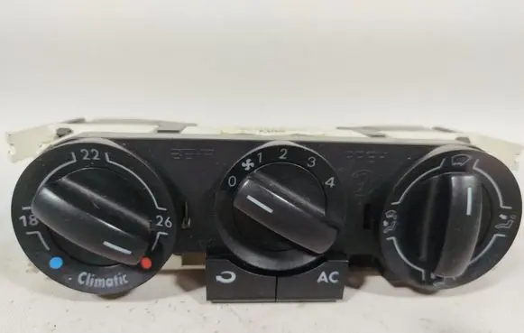 Volkswagen Polo Climate control unit 6Q0819445
