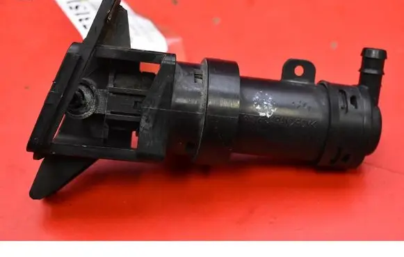 Honda FR-V Windshield washer spray nozzle 