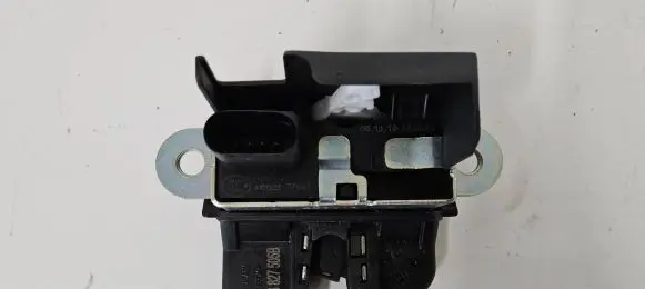 Volkswagen Golf VII Loading door lock 5G6827505B
