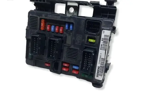 Peugeot 206 Fuse module 9643498980KASACJ 9643498980