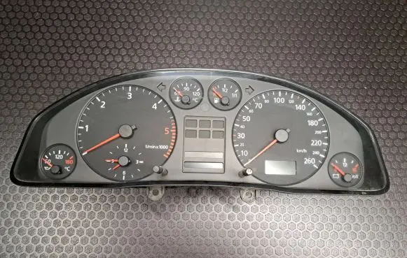 Audi A6 S6 C5 4B Speedometer (instrument cluster) 8L0919272A