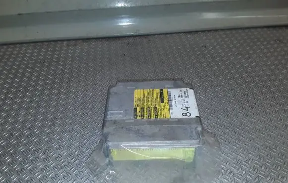 Toyota Avensis T250 Airbag control unit/module 208623102 8917005120