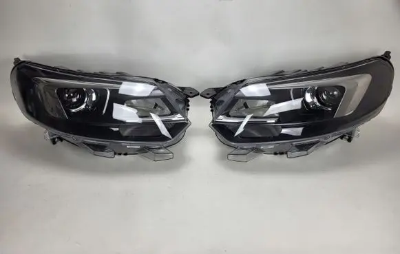 Opel Zafira Life Headlights/headlamps set 