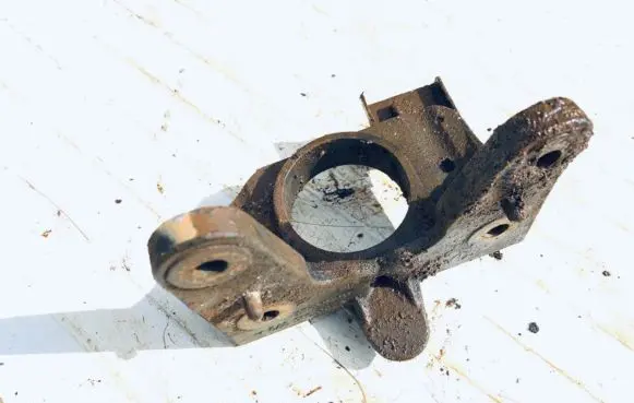 Opel Vivaro Engine mounting bracket 8200219372a