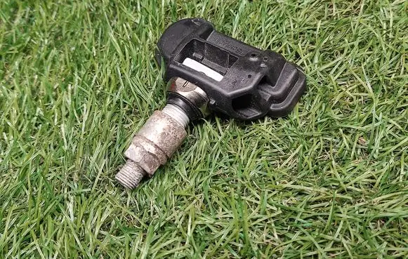 Opel Astra J Tire pressure sensor 13581560