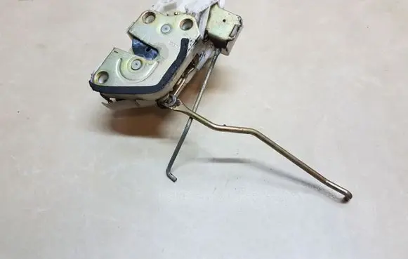 Mitsubishi Pajero Sport I Front door lock