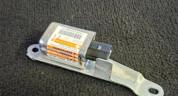 Subaru Legacy Airbag deployment crash/impact sensor 98236AG000 1879000690 XAC2G66850