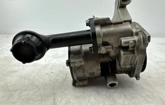 Volkswagen Golf VII Oil pump 04L145208K
