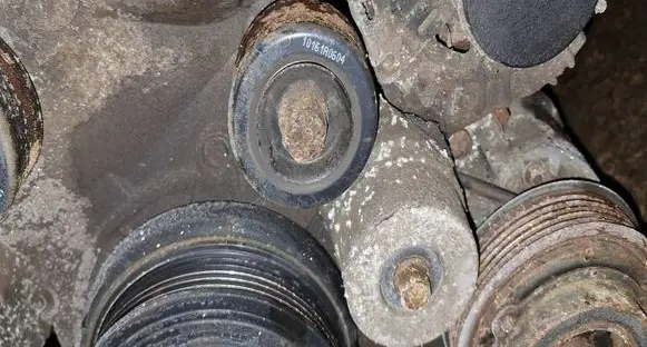 KIA Sorento Generator/alternator belt tensioner 10161A0604