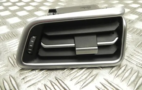 Maserati Ghibli Rear air vent grill 6700190610 T9750